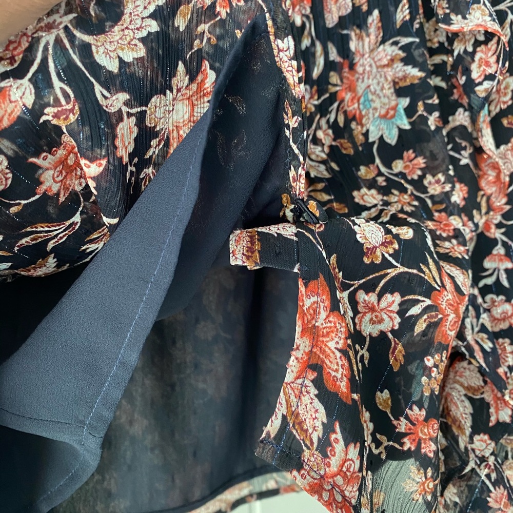 Express Ruffled Floral Top🌼🌺 - Picture 5 of 13